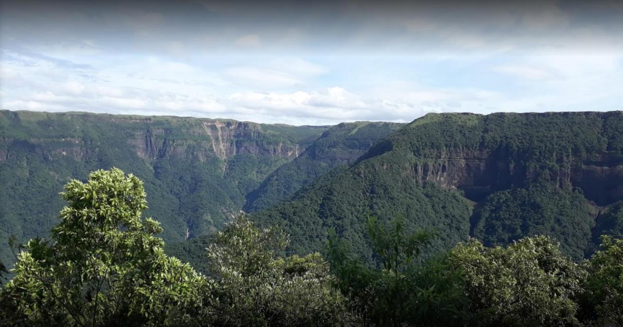 Breiancy Holiday Inn Cherrapunji Eksteriør billede