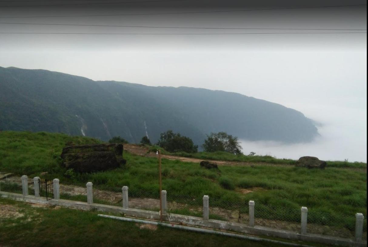 Breiancy Holiday Inn Cherrapunji Eksteriør billede